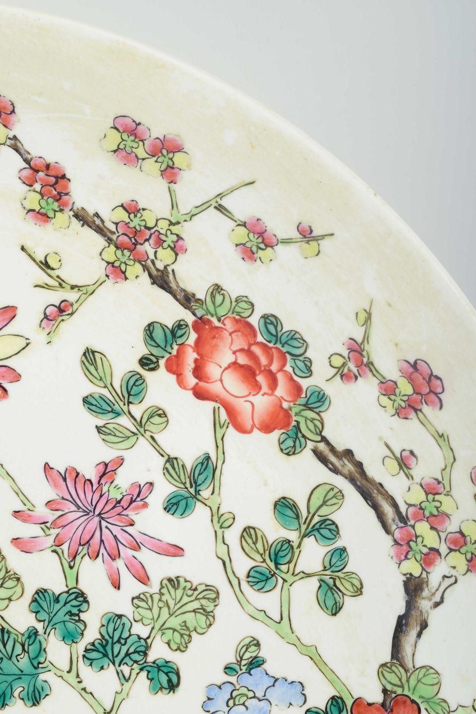 China, Tongzhi Period. Large Porcelain Dish Decorated In Famille Rose. photo Home Decor