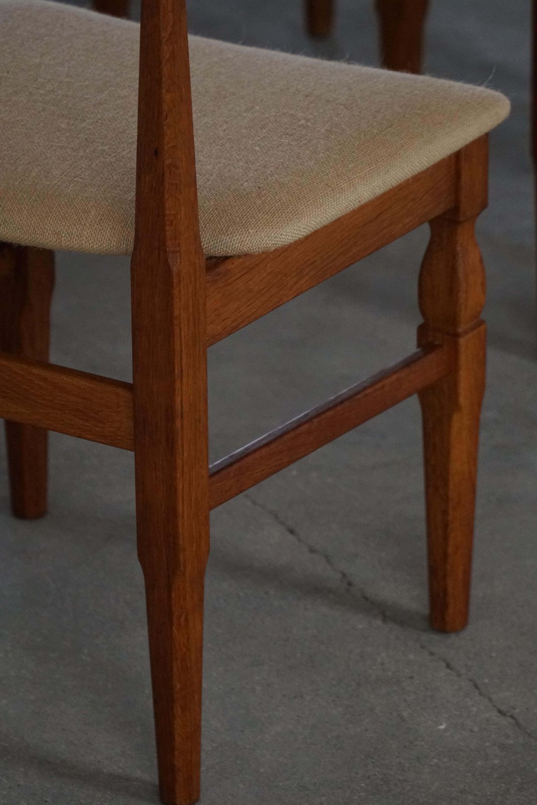 photo vinterior Henning Kjærnulf, Set Of 8 Chairs In Oak & Hessian, Danish Mid Century, 1960s