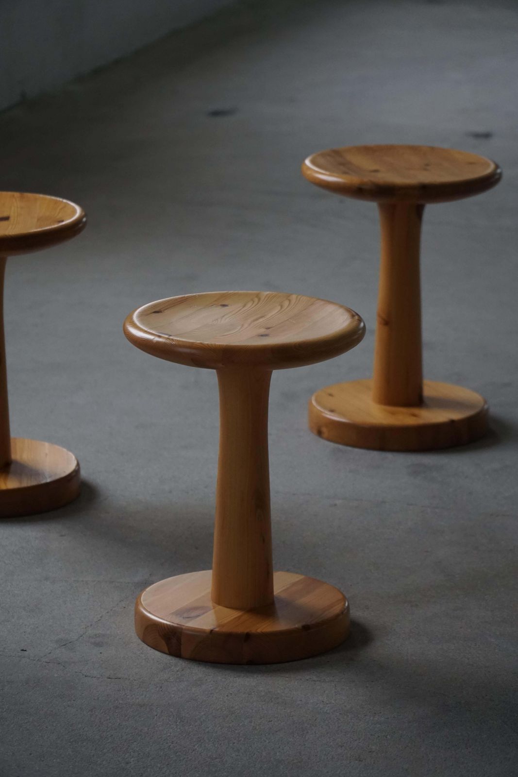 photo furniture Danish Mid 20th Century, Set Of 4 Rainer Daumiller Pine Stools / Pedestals, 1970