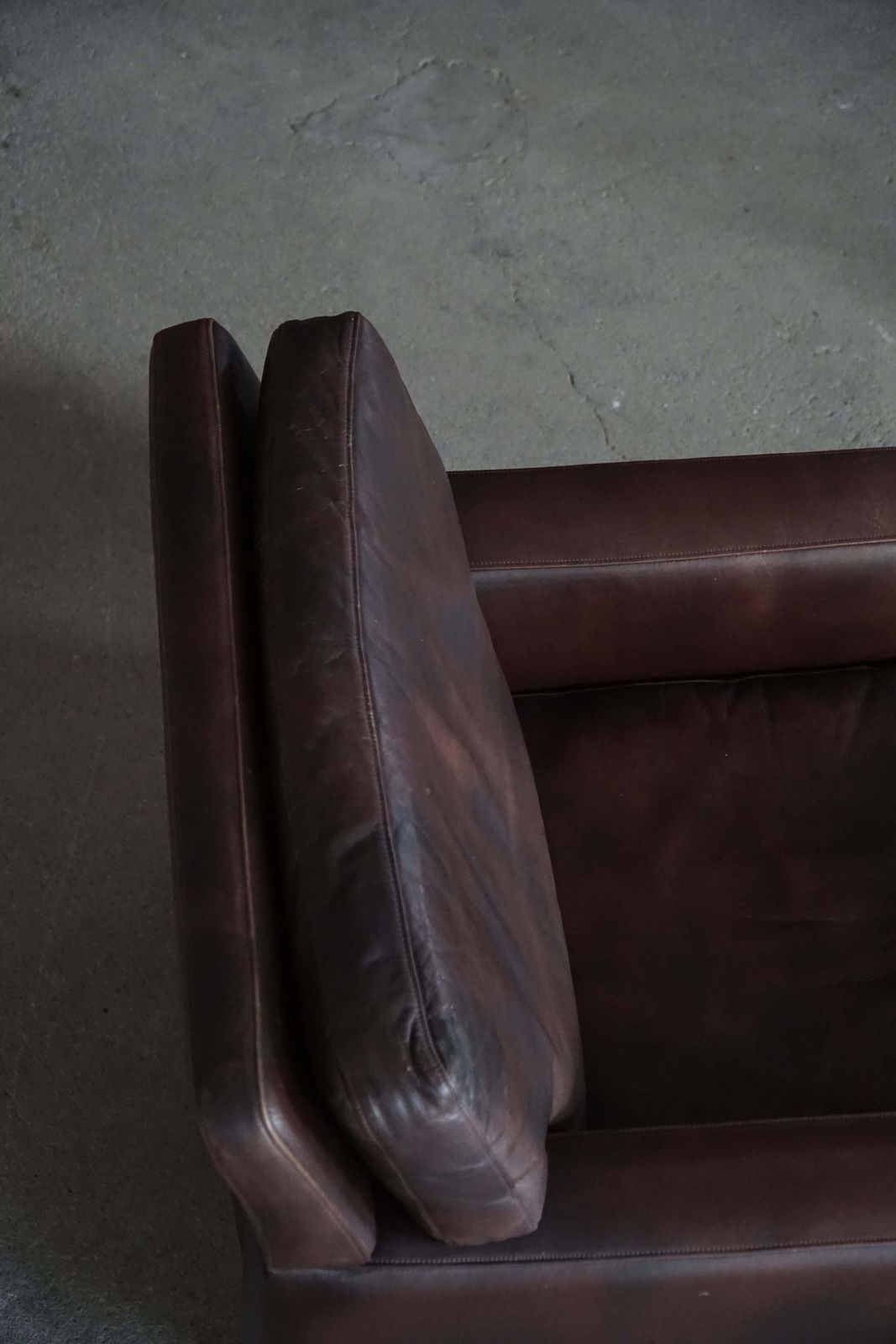 photo furniture Pair Of Danish Modern Lounge Chairs In Dark Brown Leather & Rosewood, 1960s