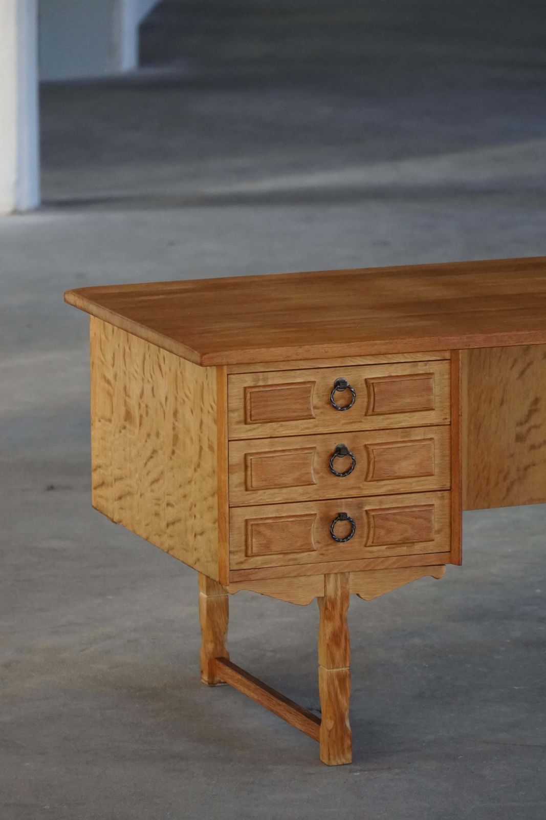 Furniture Mid 20th Century, Freestanding Oak Desk By Henning Kjærnulf, Denmark, 1960s photo