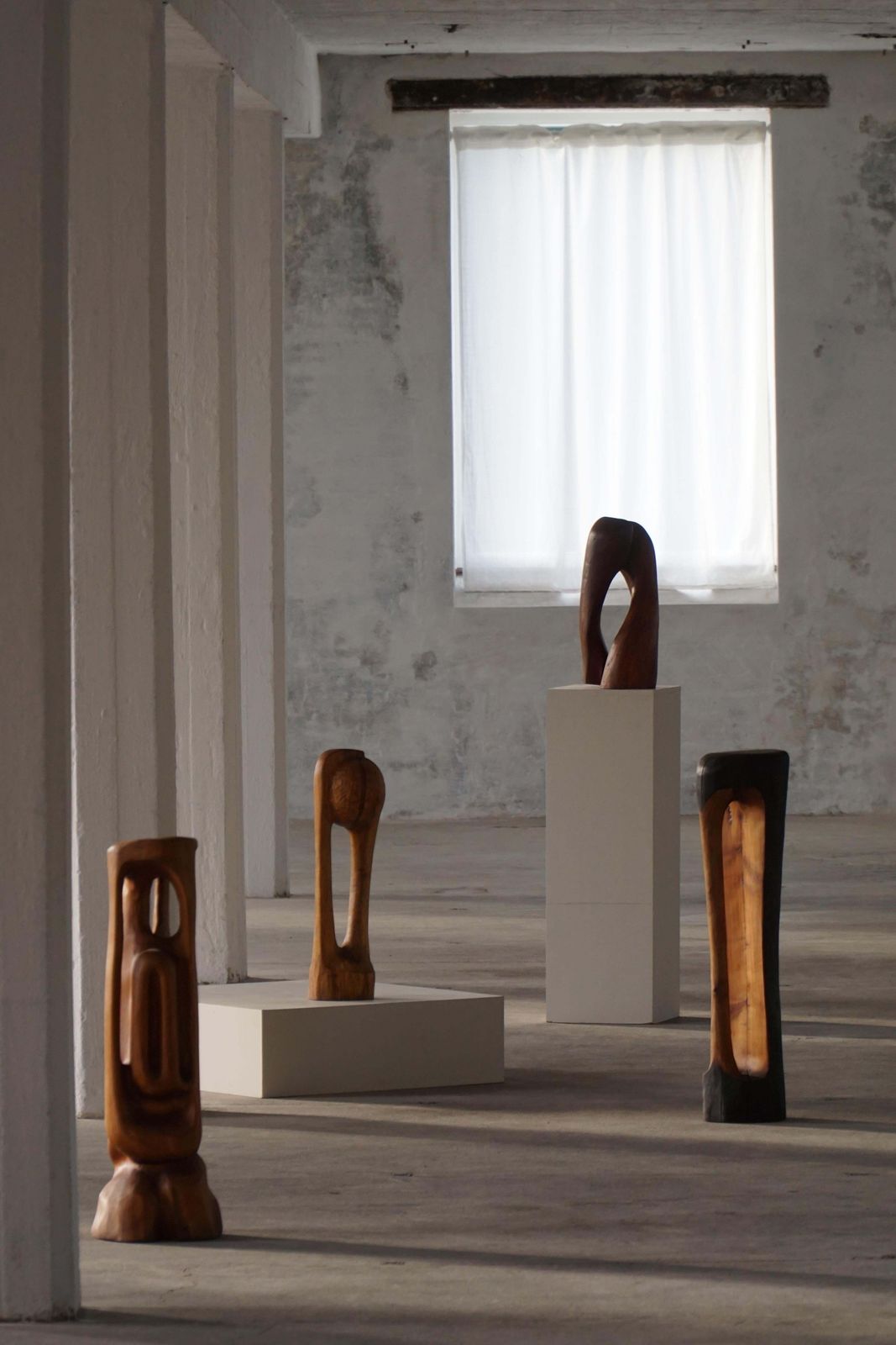 photo vinterior Large Wooden Sculpture "Female" By Ole Wettergren, Danish Modern, 1970s
