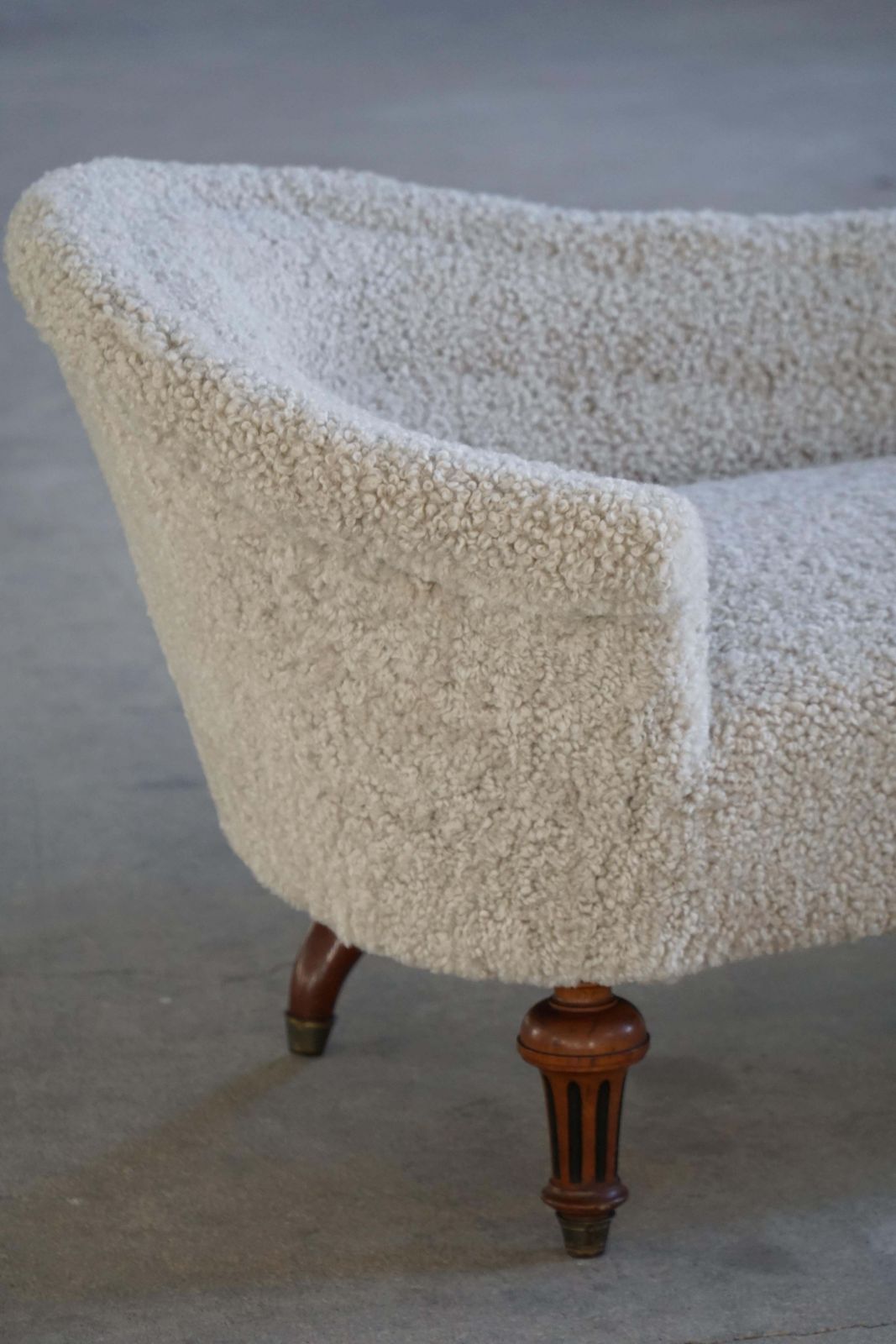 photo vintage Antique Danish 19th Century Sculptural Chaise Longue, Reupholstered In Lambswool
