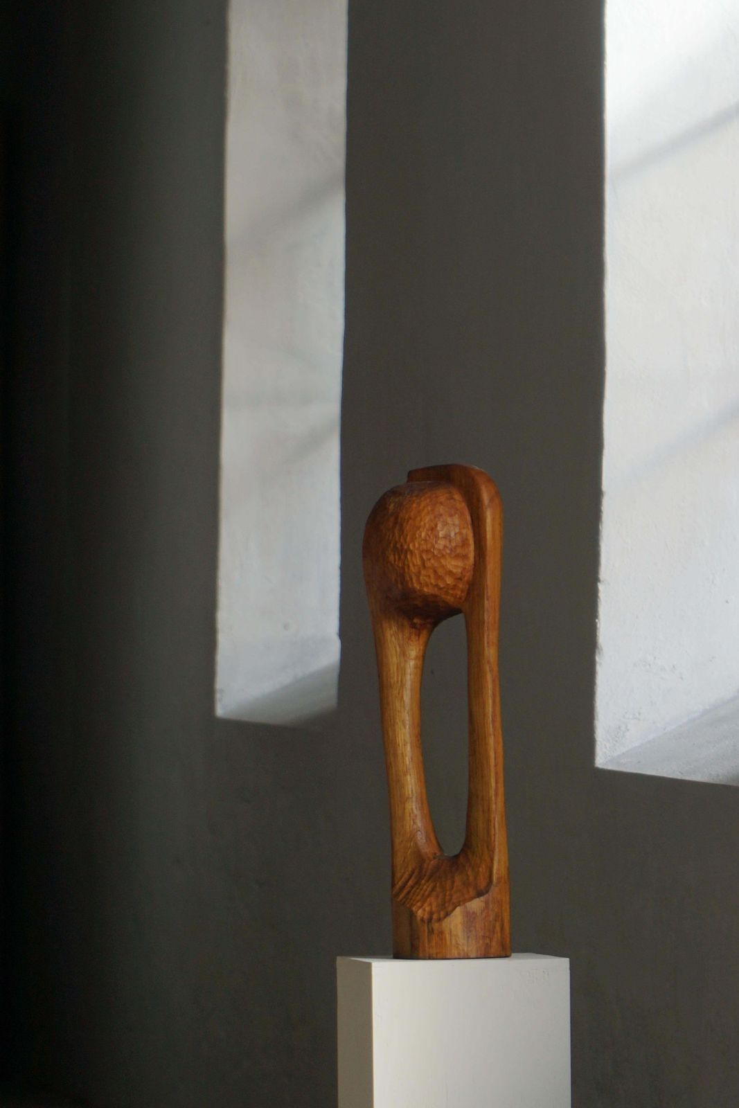photo vintage Wooden Sculpture "Den Eftertænksomme" By Ole Wettergren, Denmark, 1980s