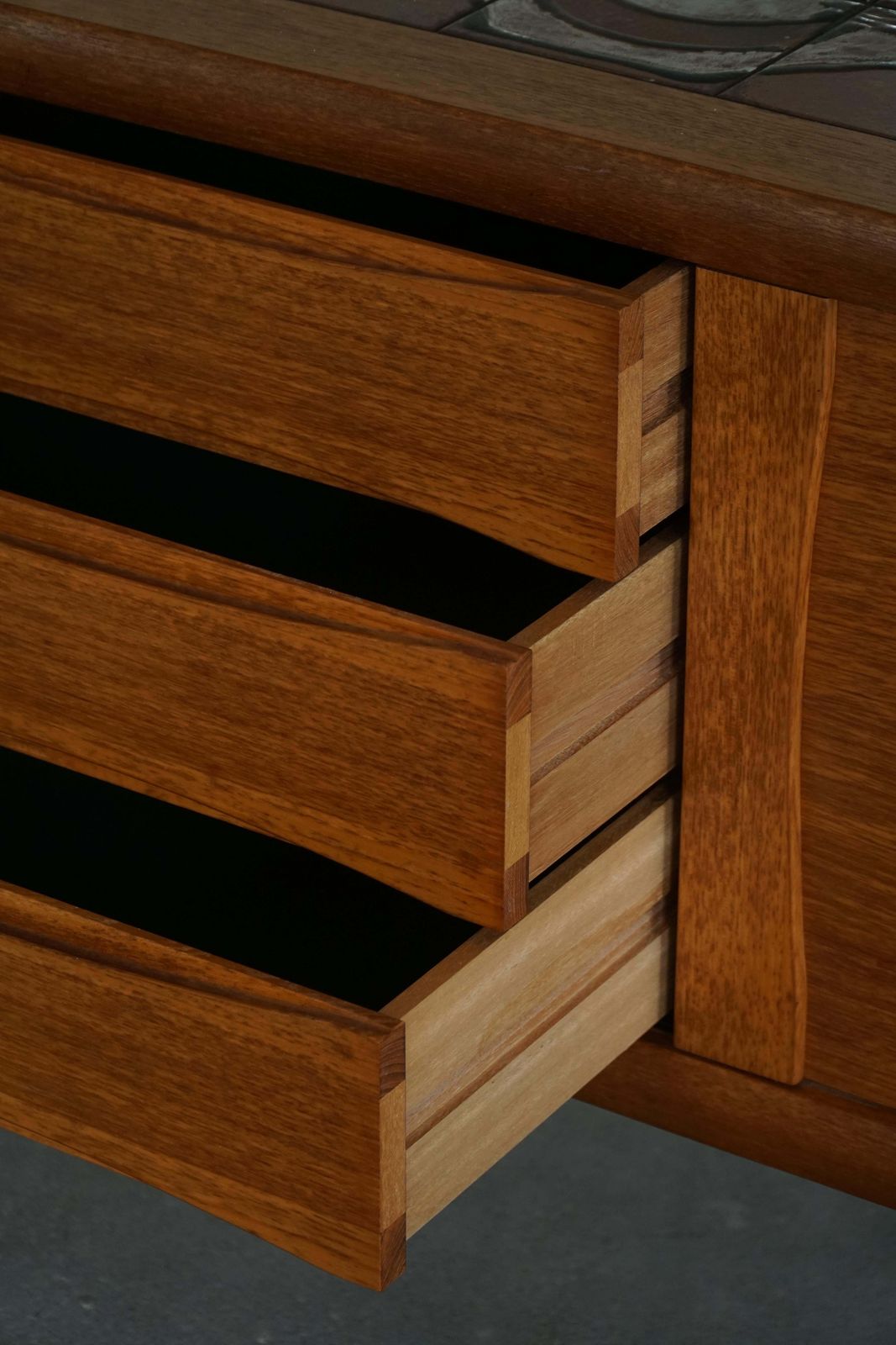 Hansen & Pedersen, Danish Mid Century Modern, Freestanding Teak Credenza, 1960s photo vinterior