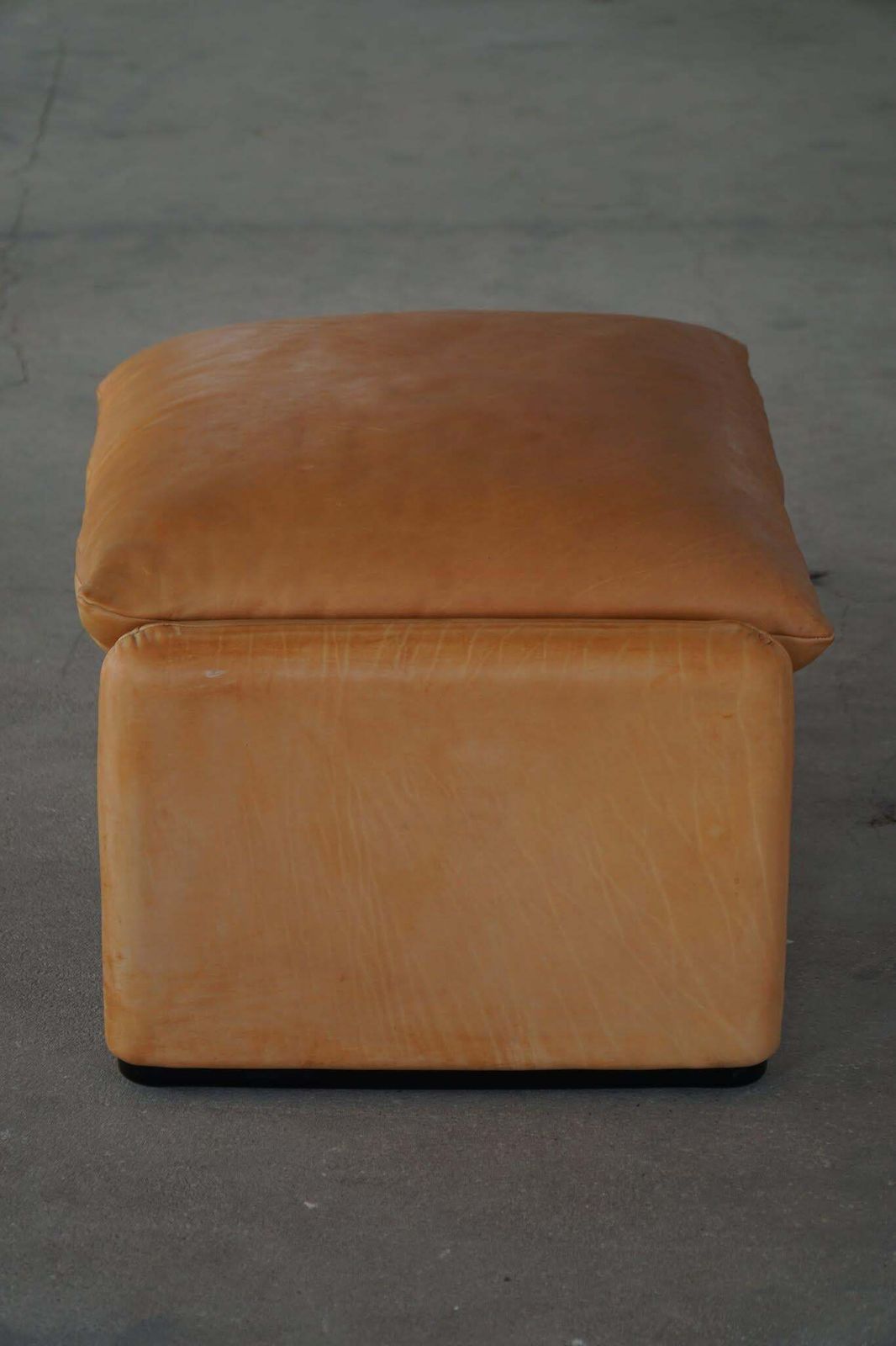 1254.0 Maralunga Ottoman In Leather, Vico Magistretti For Cassina, Italian Modern, 1973 photo