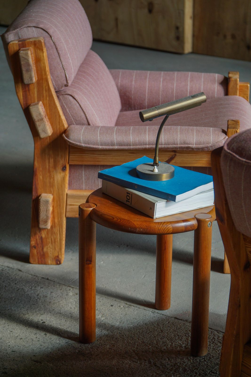 photo furniture 20th Century, Scandinavian Modern Tripod Stool With Circular Seat, 1970s