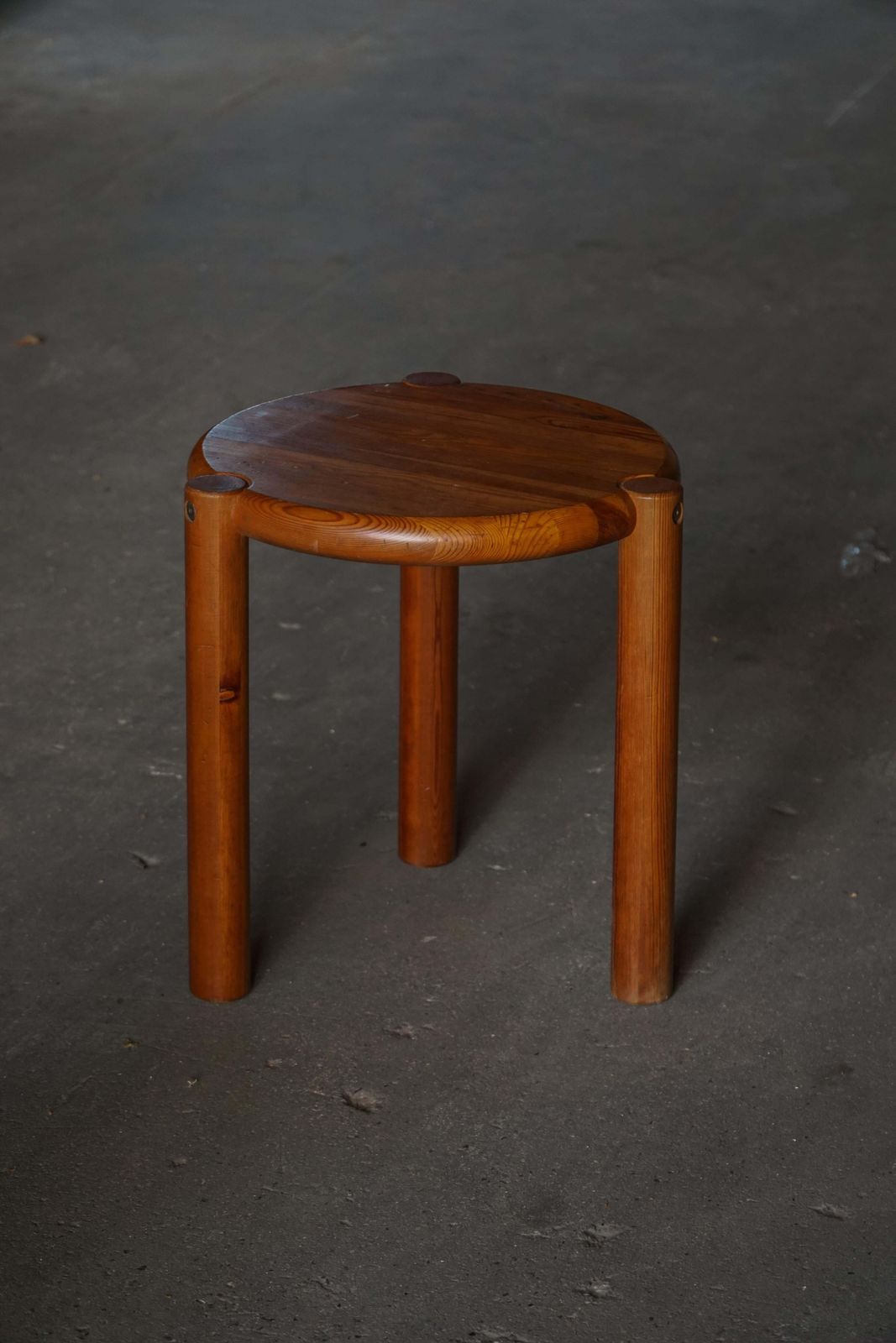 photo vinterior 20th Century, Scandinavian Modern Tripod Stool With Circular Seat, 1970s