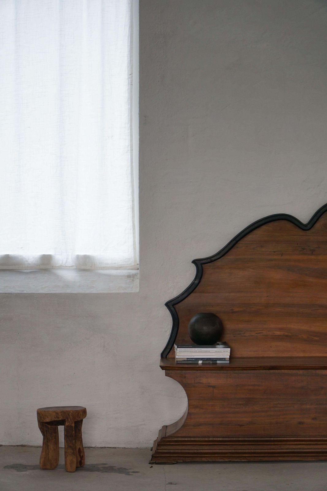 photo vintage 20th Century  Art Deco Storage Bench In Nutwood, By A Danish Cabinetmaker