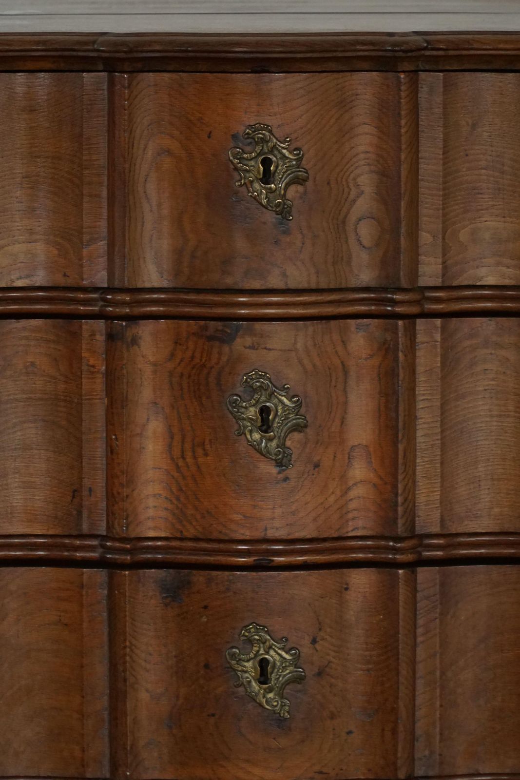 Late 18th Century, Antique Baroque Oak Chest Of Drawers With Cabriole Legs photo Furniture
