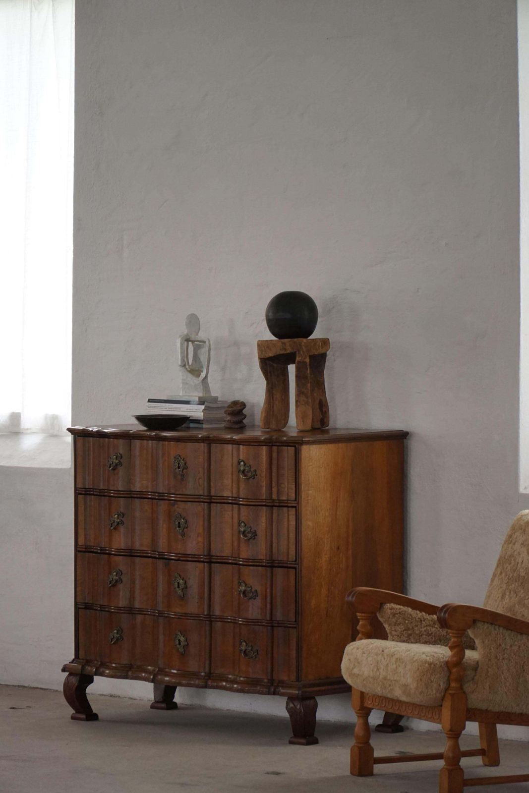 Late 18th Century, Antique Baroque Oak Chest Of Drawers With Cabriole Legs photo vinterior