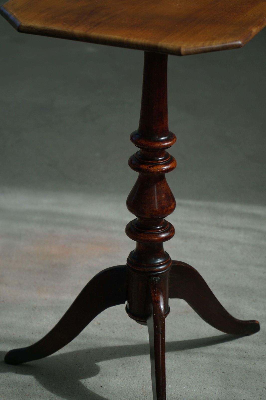 photo vinterior Pair Of English Side Tables / Pedestals, Nutwood, Mid Century, 1940s