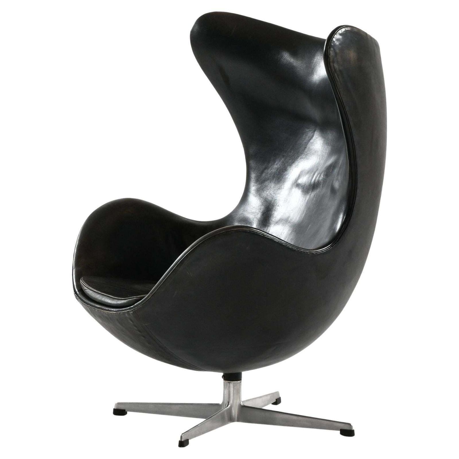'Egg Chair', Model 3316, In Original Leather Upholstery By Arne Jacobsen, 1960s