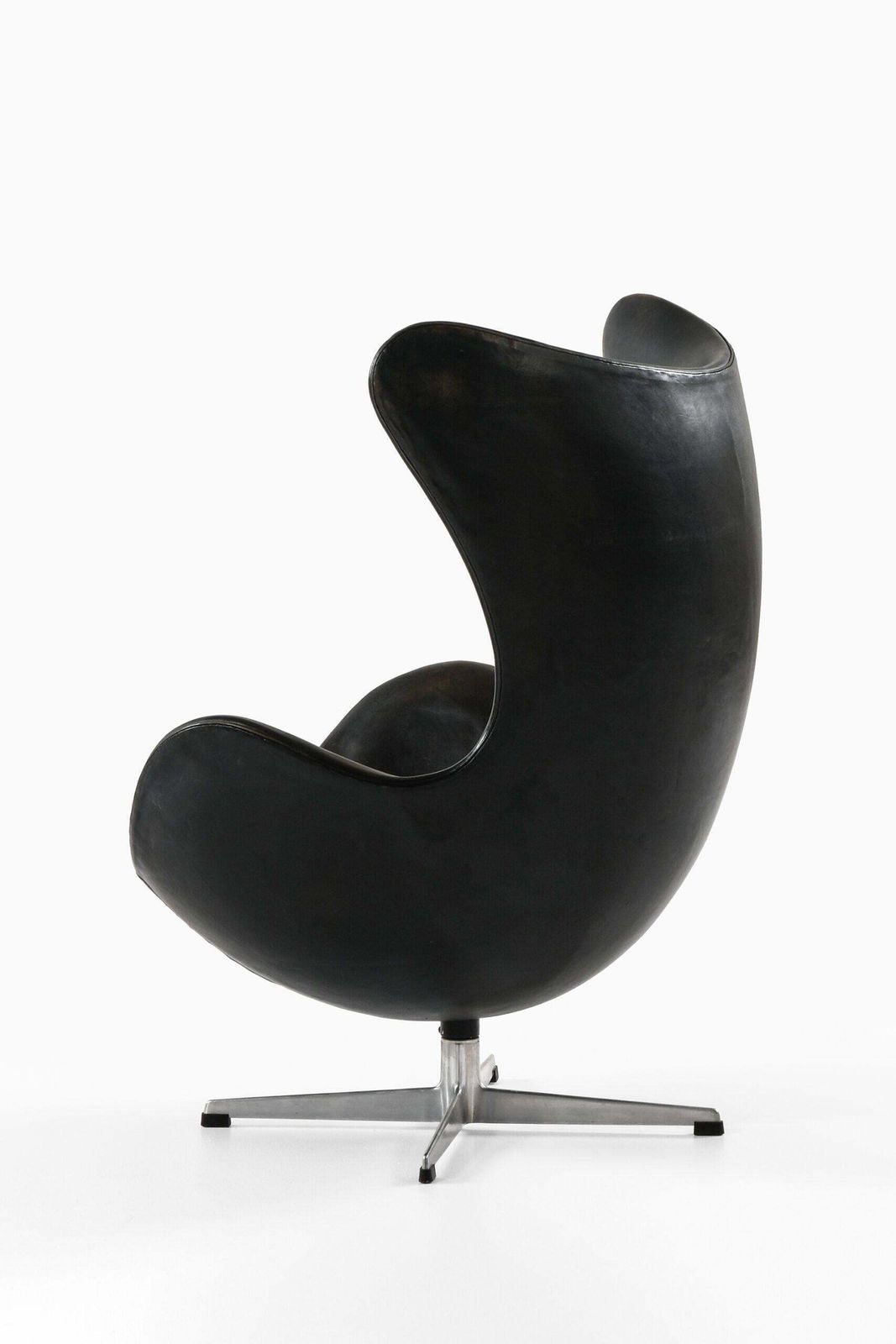 'Egg Chair', Model 3316, In Original Leather Upholstery By Arne Jacobsen, 1960s photo furniture