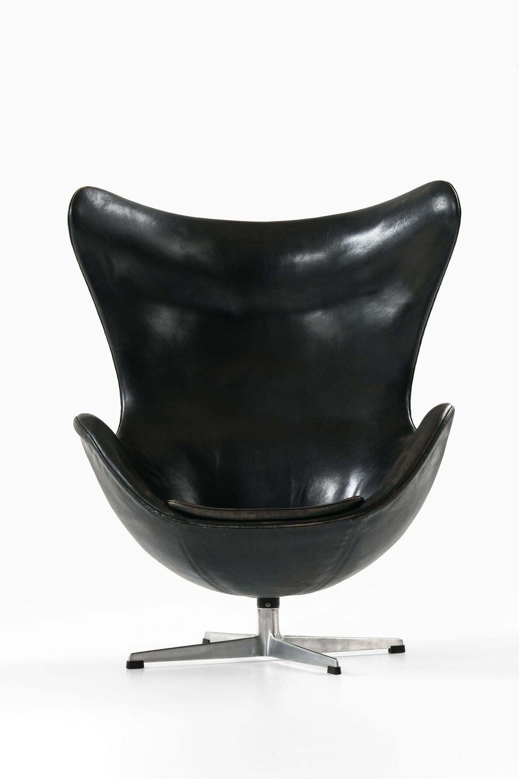 'Egg Chair', Model 3316, In Original Leather Upholstery By Arne Jacobsen, 1960s photo buy