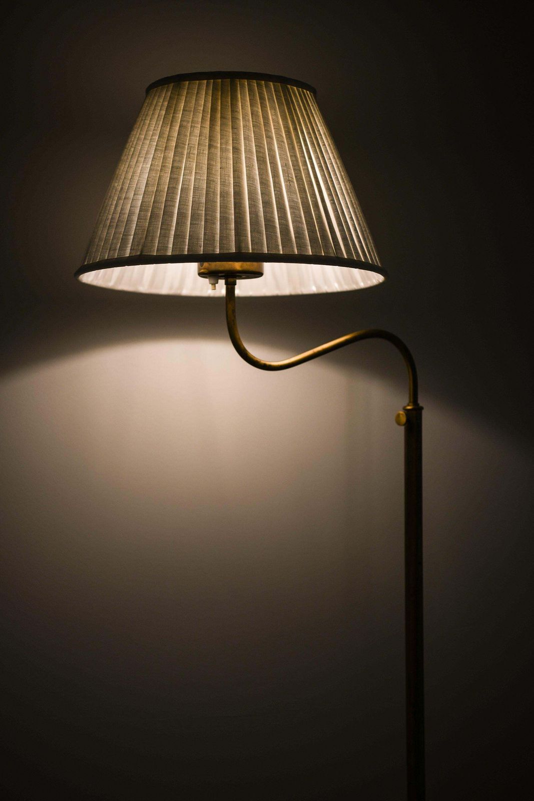 Height Adjustable Floor Lamp In Brass, Mahogany And New Lamp Shade, 1940's photo 12152.0
