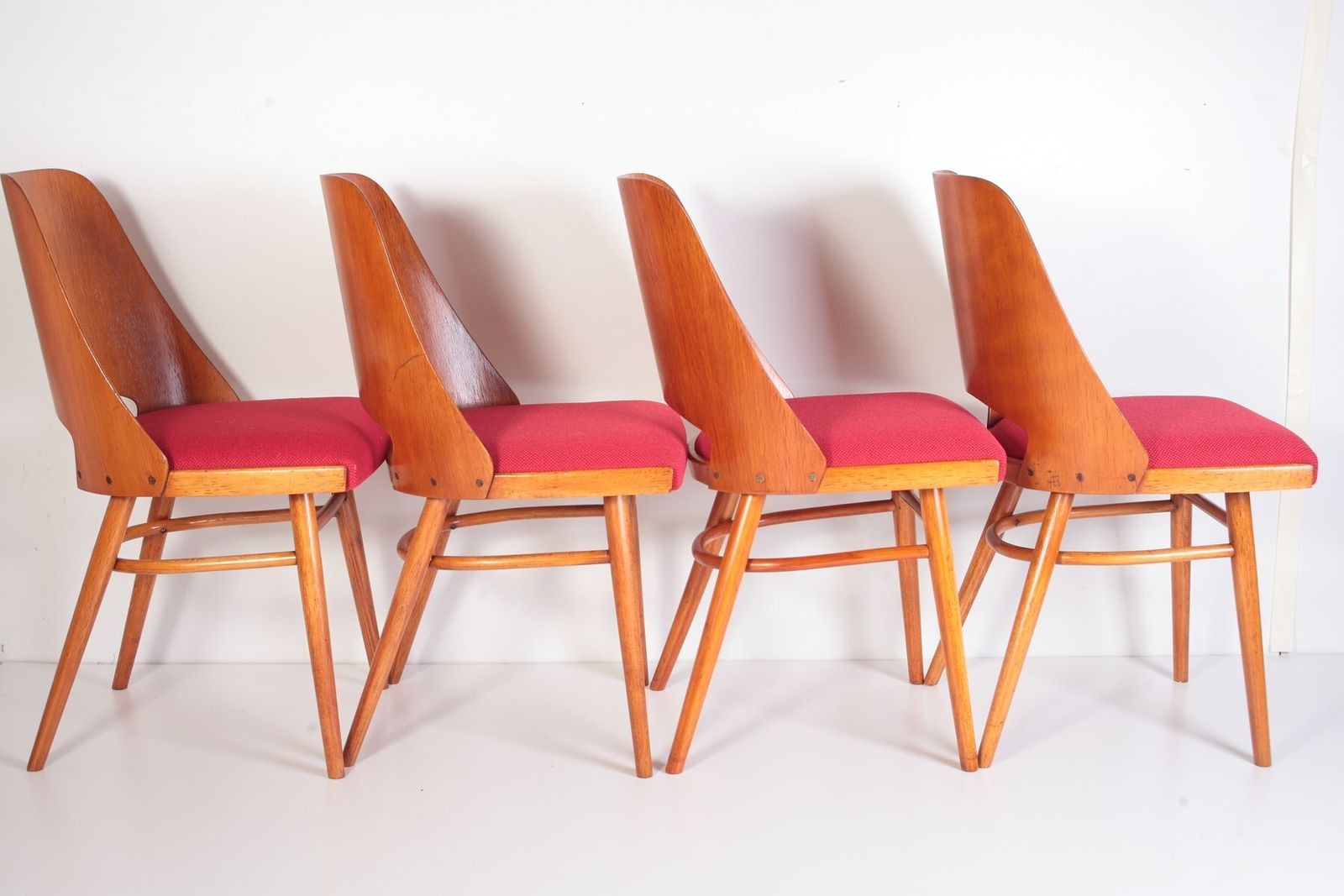 Mid Century Eetkamerstoelen Van Oswald Haerdtl Voor Ton, Jaren 1960, Set Van 4 photo Meubels