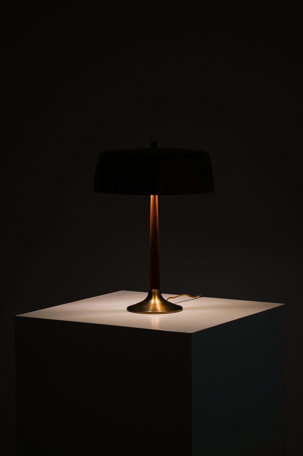 Table Lamp In Brass And Teak By Svend Aage Holm Sørensen, 1950's photo Lighting