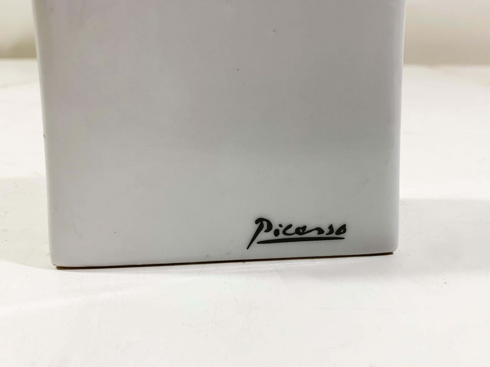 Picasso "Buste De Femme Au Chapeau à Pompons" Licensed Tognana Porcelain Bottle photo buy
