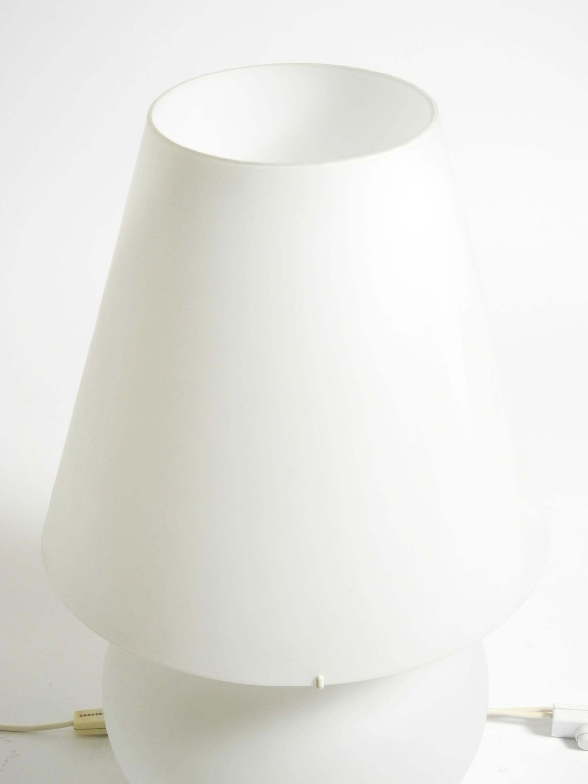 photo vinterior Two Large 1980s Leucos Paralume Table Lamps, Made In Italy  Height 73 Cm  28.7
