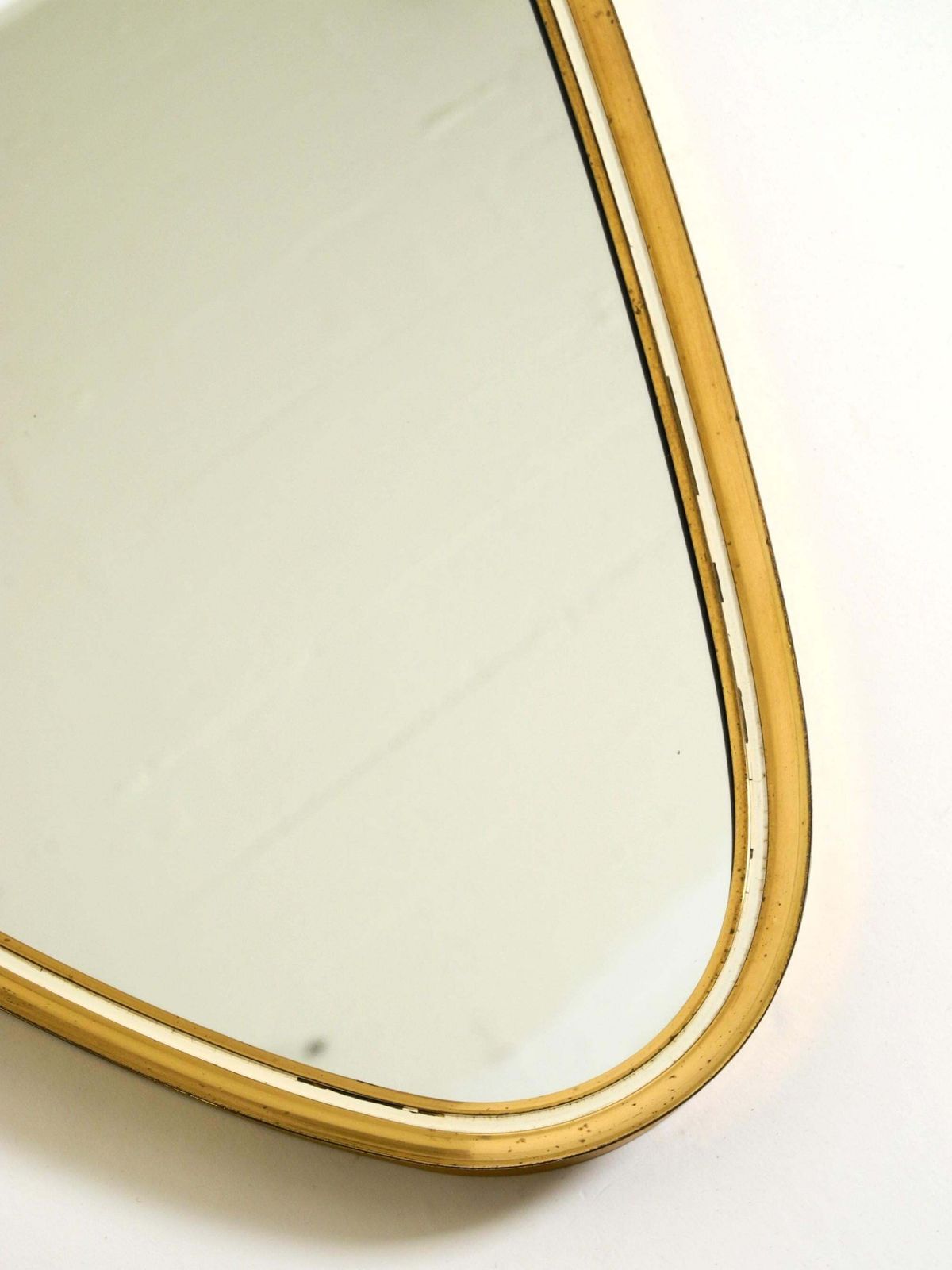 photo vintage Beautiful Mid Century Brass Kidney Shaped Wall Mirror From Münchner Zierspiegel