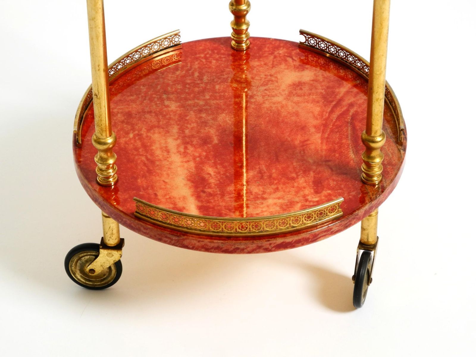 photo vinterior Round, Small 1960s Aldo Tura Serving Or Bar Trolley In Red Goatskin Leather