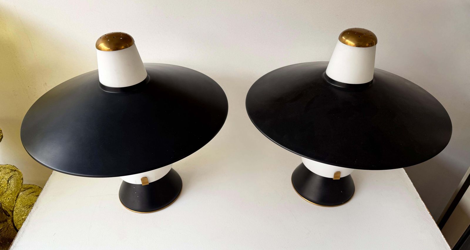 Mid Century Modern Pair Of Lamps Brass Lacquered Metal By Stilnovo. Italy, 1950s photo vinterior
