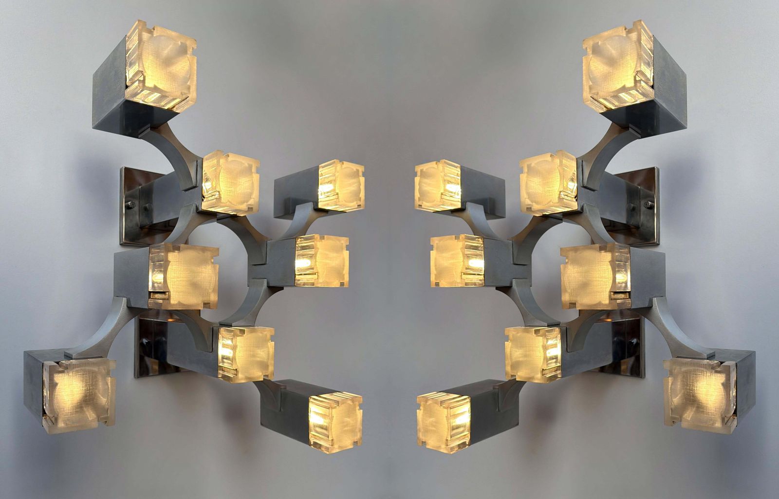 6072.0 Pair Of Sconces Cubic Metal Chrome And Lucite By Sciolari, Italy, 1970s photo