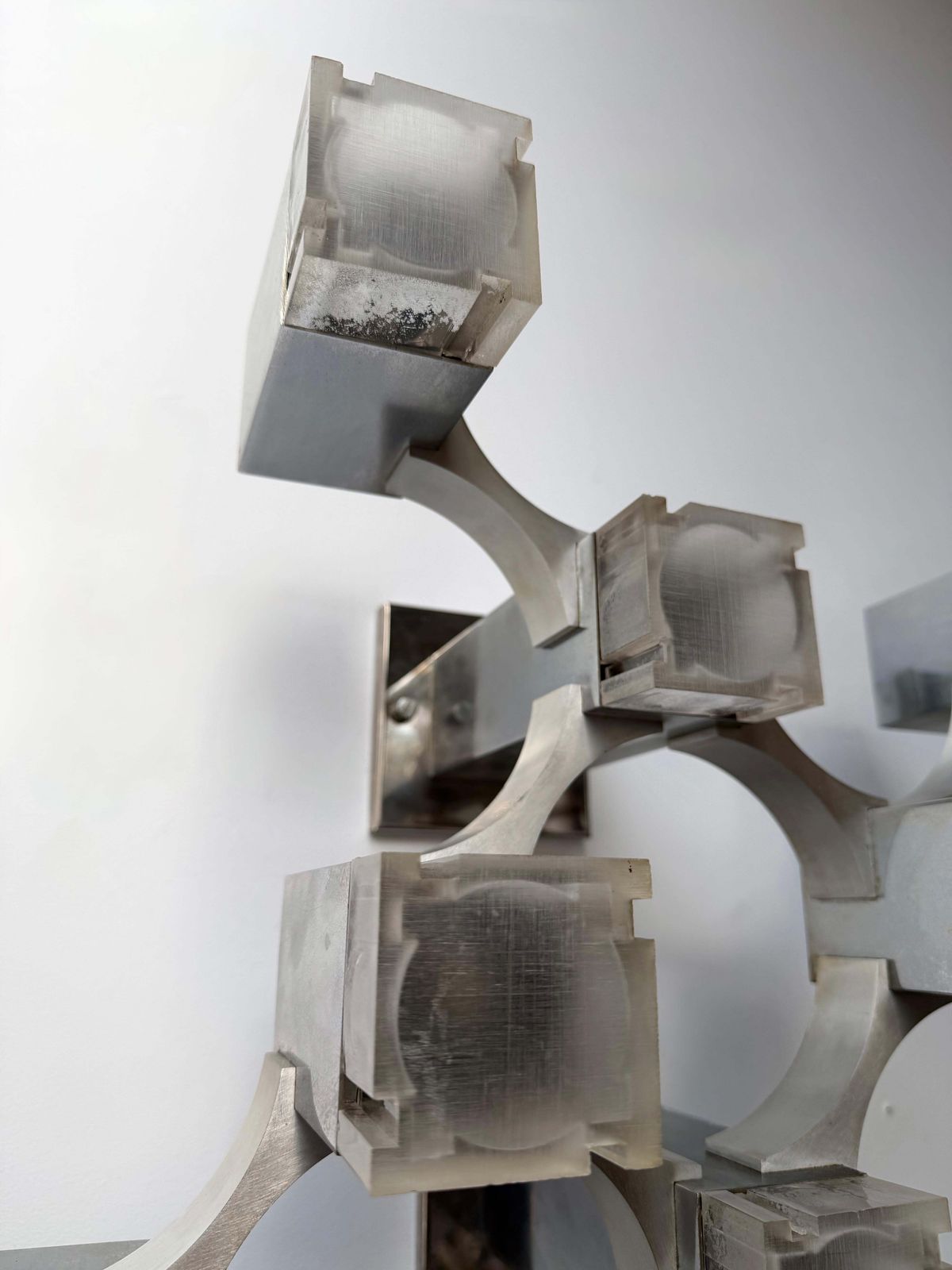photo vinterior Pair Of Sconces Cubic Metal Chrome And Lucite By Sciolari, Italy, 1970s