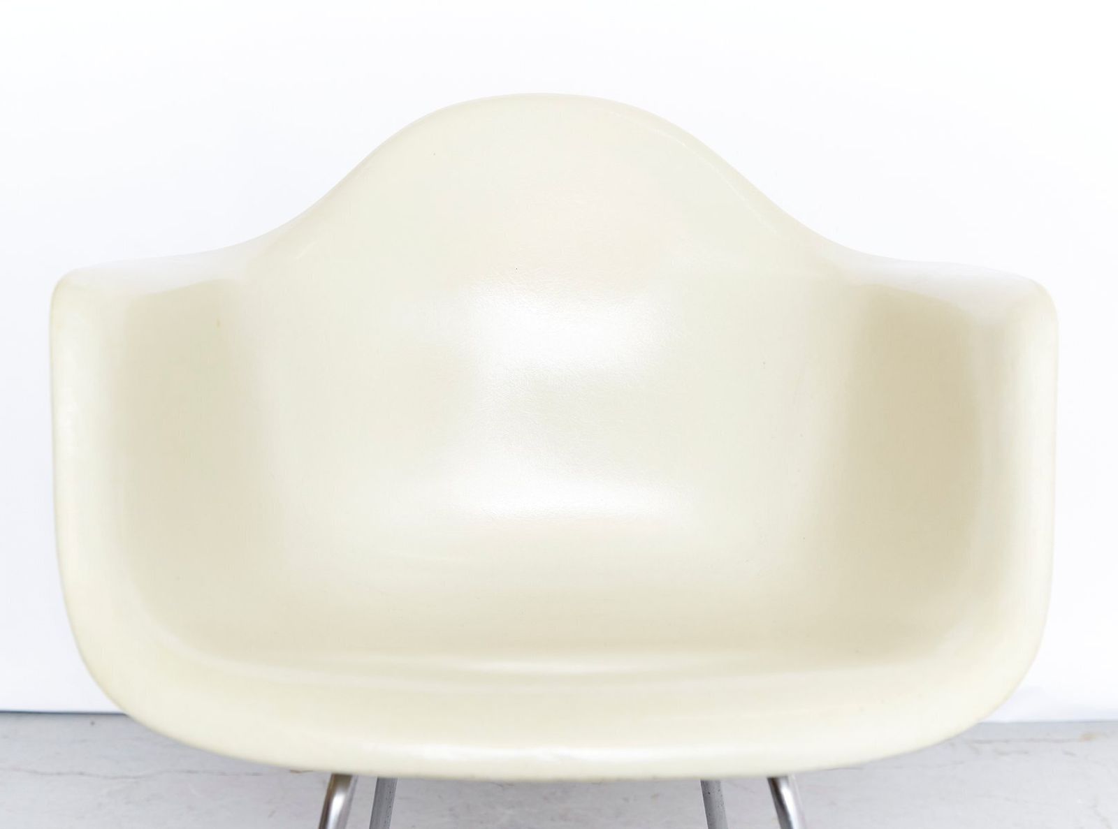photo for sale Off White Dax Fiberglass Chair By Charles & Ray Eames For Herman Miller, 1970s