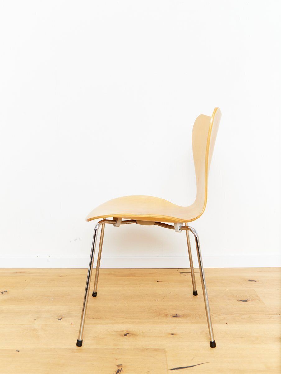 photo buy 3107 Series 7 Chairs By Arne Jacobsen For Fritz Hansen, 2002