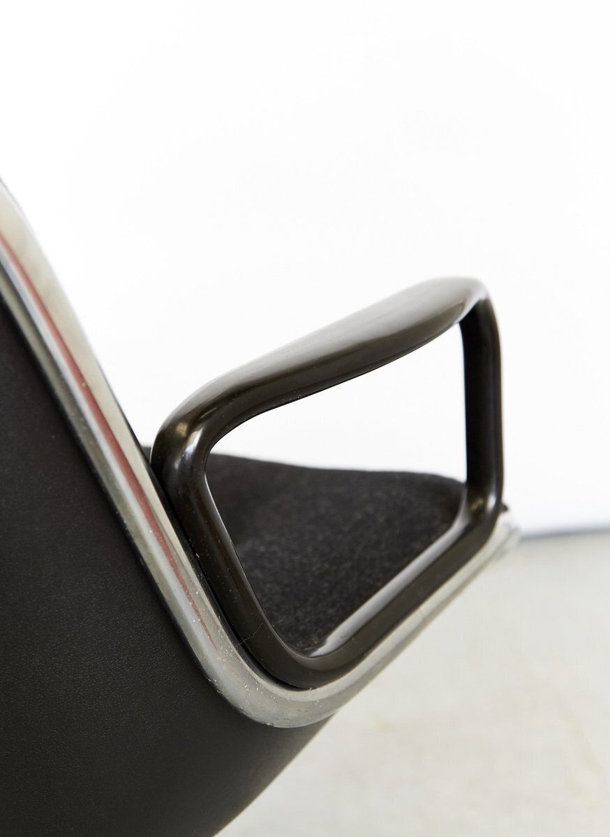 Furniture Executive Swivel Chair By Charles Pollock For Knoll International, 1960s photo