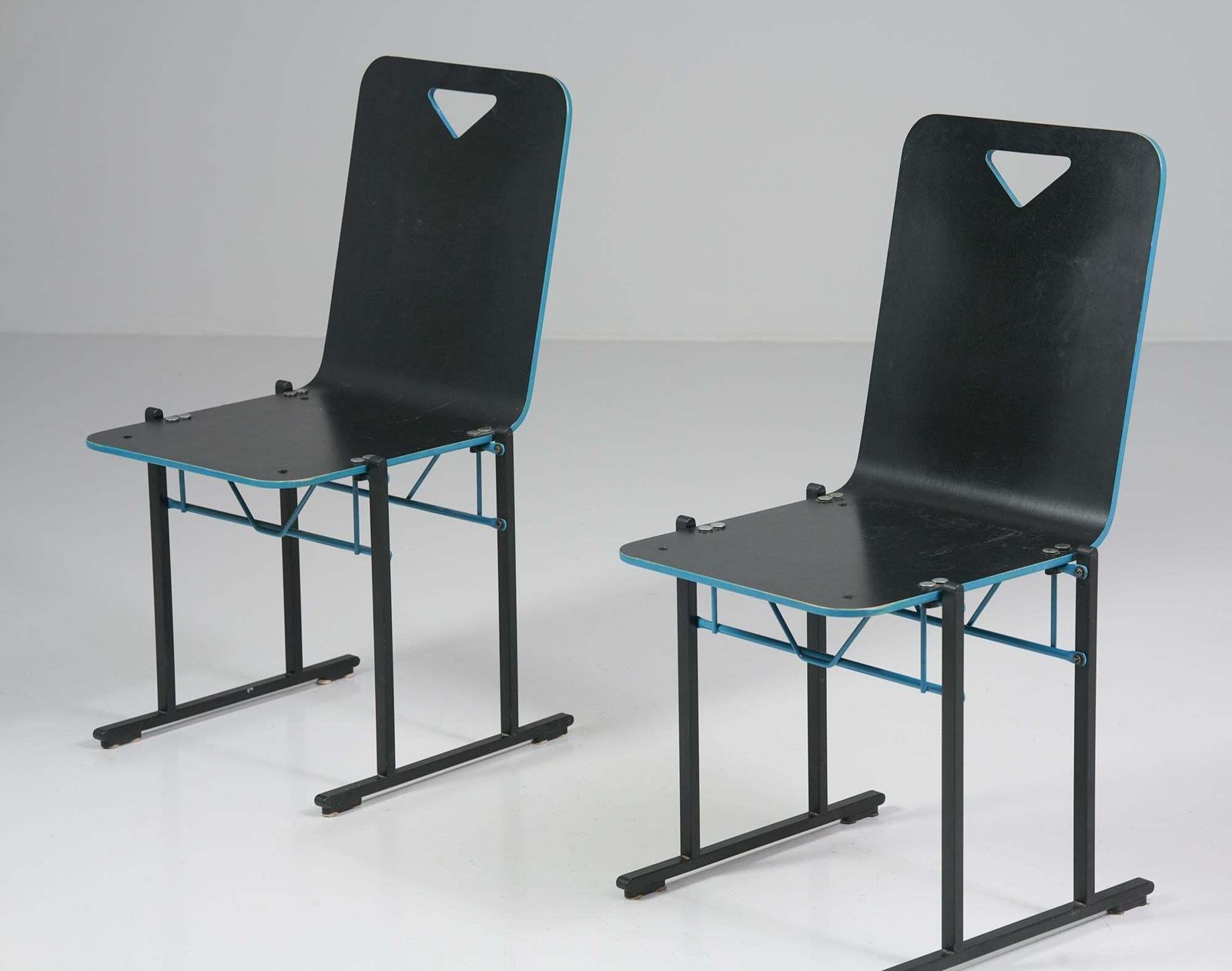 Pair Of Model A500 Chairs, Yrjö Kukkapuro, Avarte, 1980s photo for sale