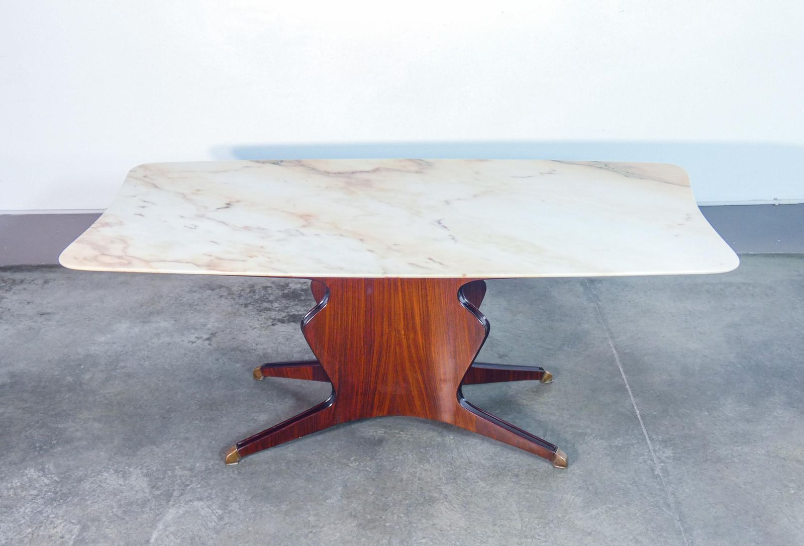 Tavolo, Design Osvaldo Borsani. Piano In Marmo. Italia, Anni 50 photo for sale