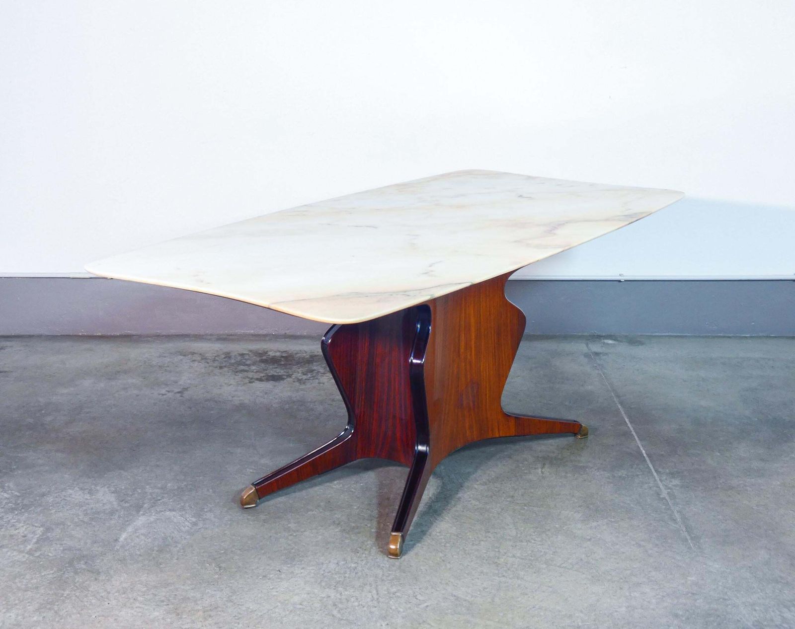 photo furniture Tavolo, Design Osvaldo Borsani. Piano In Marmo. Italia, Anni 50