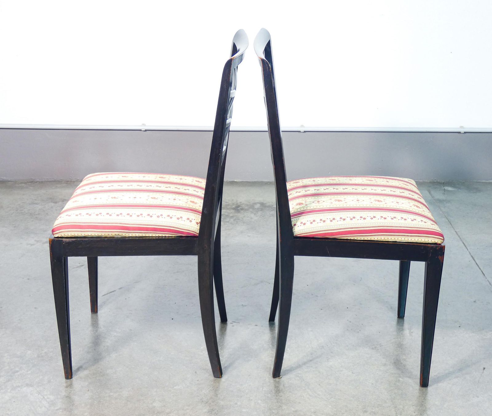 photo buy Set Di Quattro Sedie Di Design Italiano Degli Anni 40, In Legno Laccato Nero