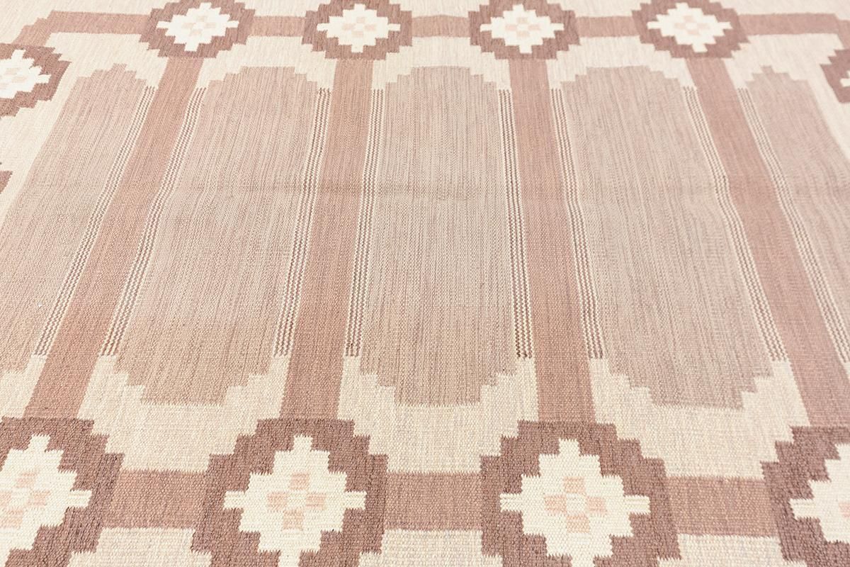 Scandinavian Rug Rollakan photo furniture