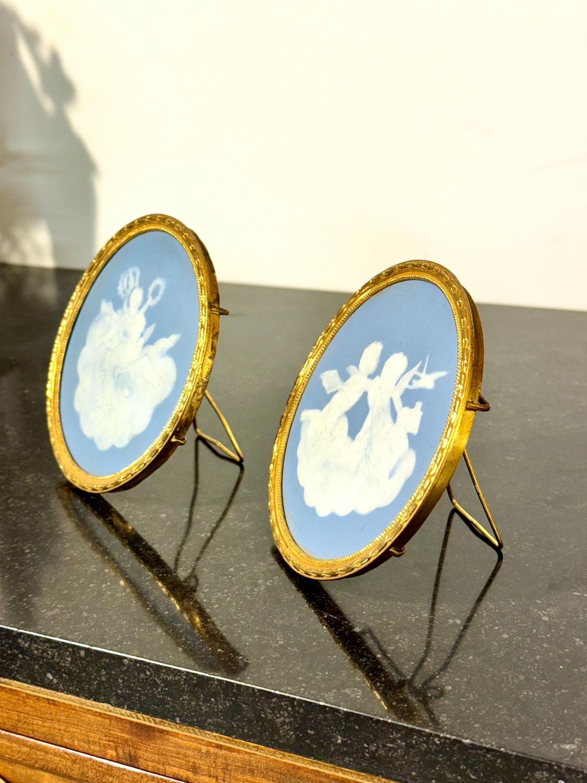 750.0 Pair Of Limoges Ceramic Plaques With Cherubs, C.1880 photo
