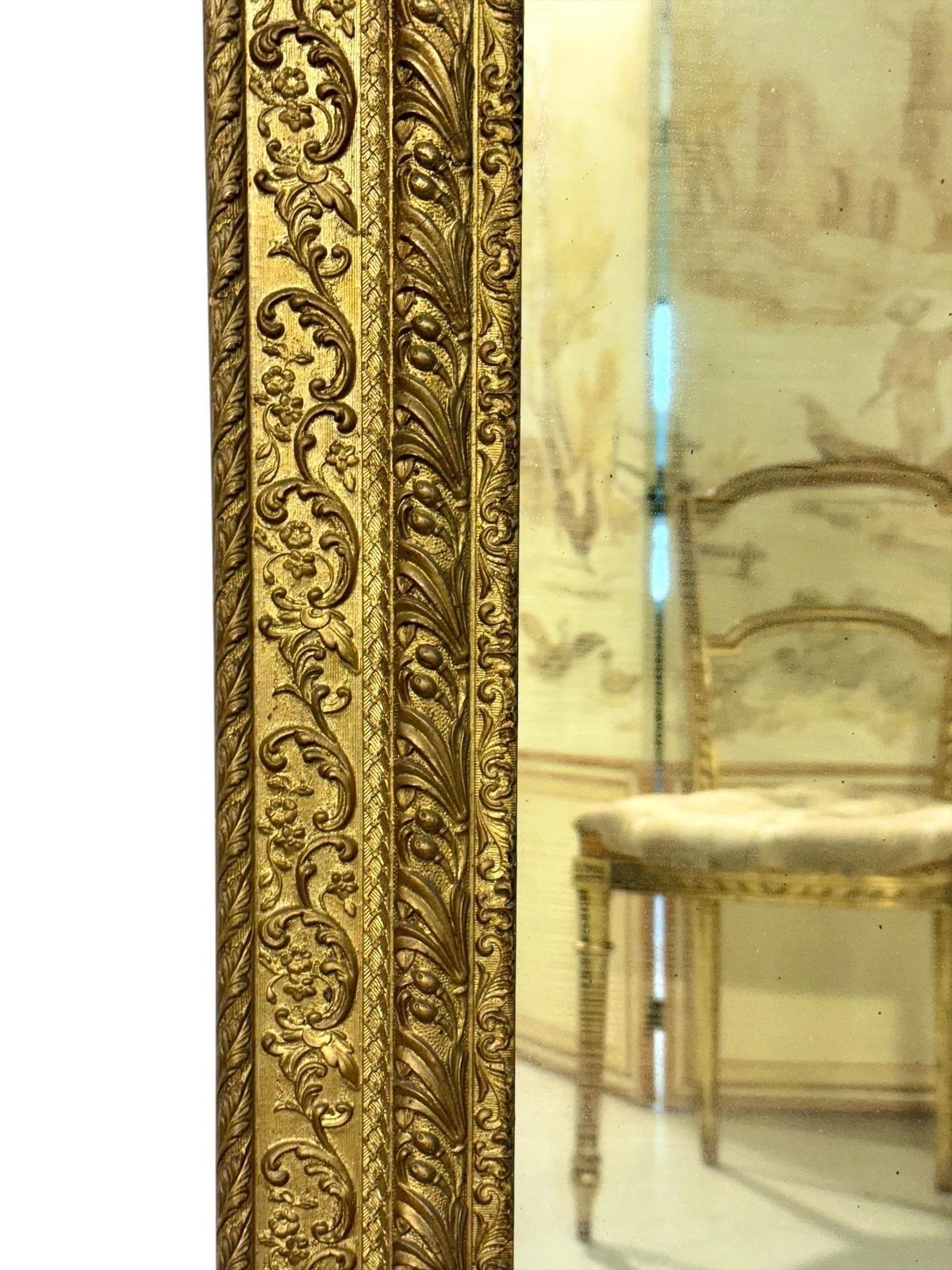 photo furniture 19th Century Louis XVI Style Giltwood Mirror