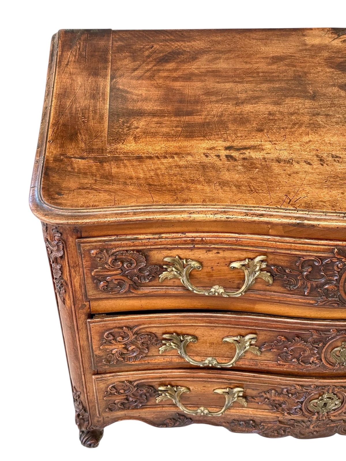 photo furniture 18th Century French Louis XV Walnut Commode With Ornate Carvings