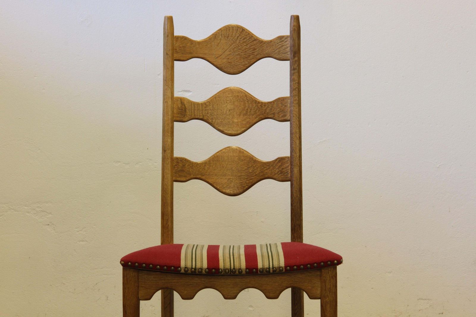 photo for sale Vintage Jaren 1960 Deense Brutalist Ladderrug Eiken Stoelen In De Stijl Van Kjærnulf
