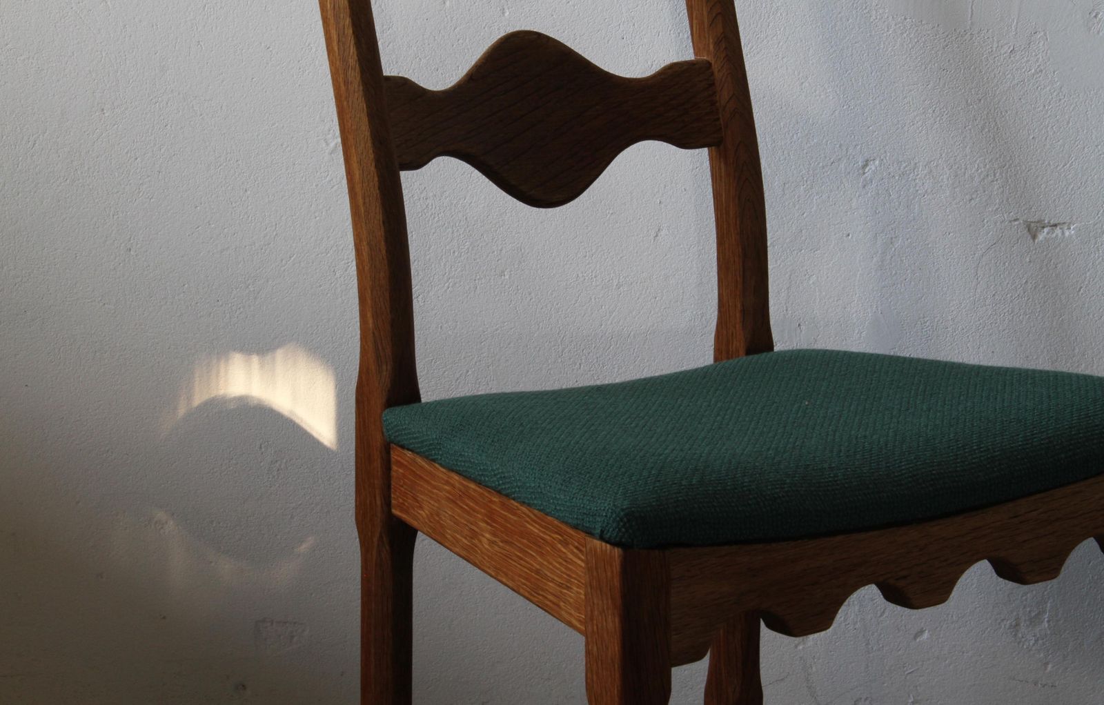 photo vinterior Six Vintage 1960s Danish Ladderback Oak Chairs, Henning Kjærnulf Brutalist Style