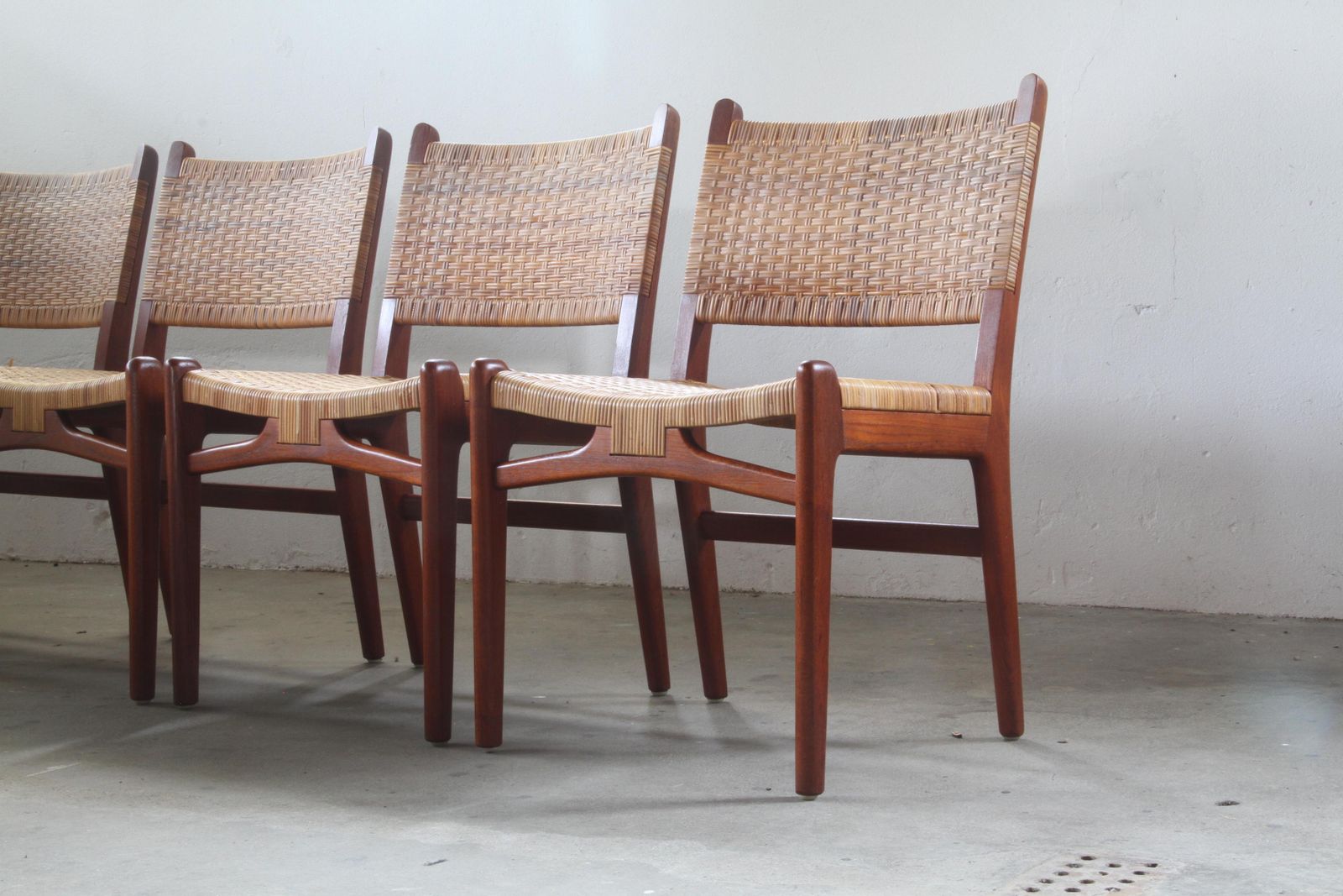 Hans J. Wegner Dining Chairs In Teak Model Ch 31 By Carl Hansen & Søn photo Furniture