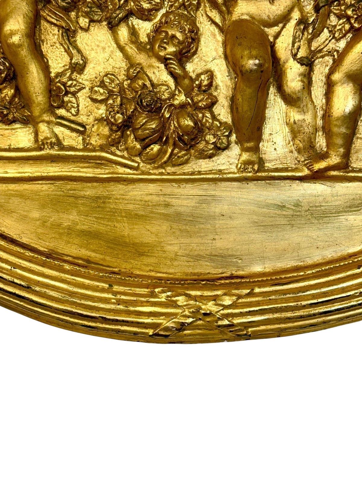 photo vinterior 19th Century Gilded Plaster Oval Bas Relief With Putti And Garlands