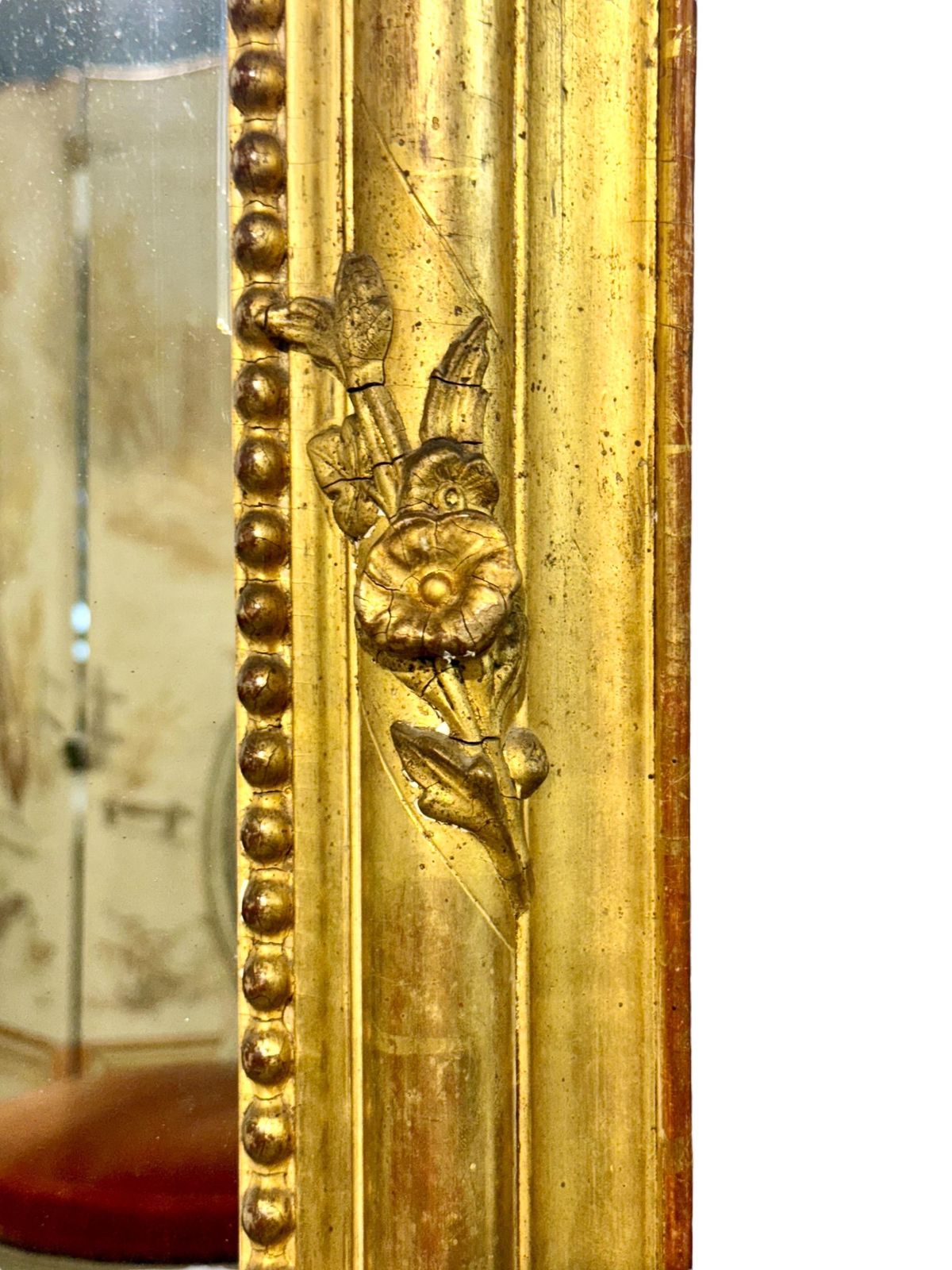 photo vinterior 19th Century Large Giltwood Mirror With Ornate Crest