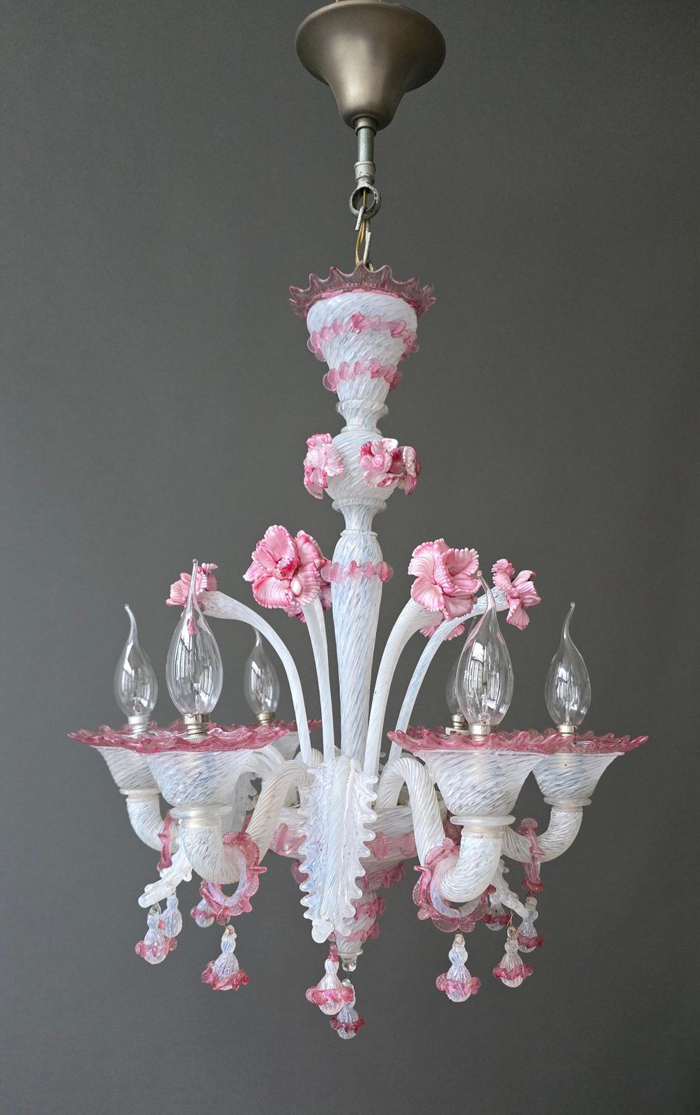 photo vinterior Exceptional Mid Century Murano Glass Chandelier With Rare Pink Flowers, Italy