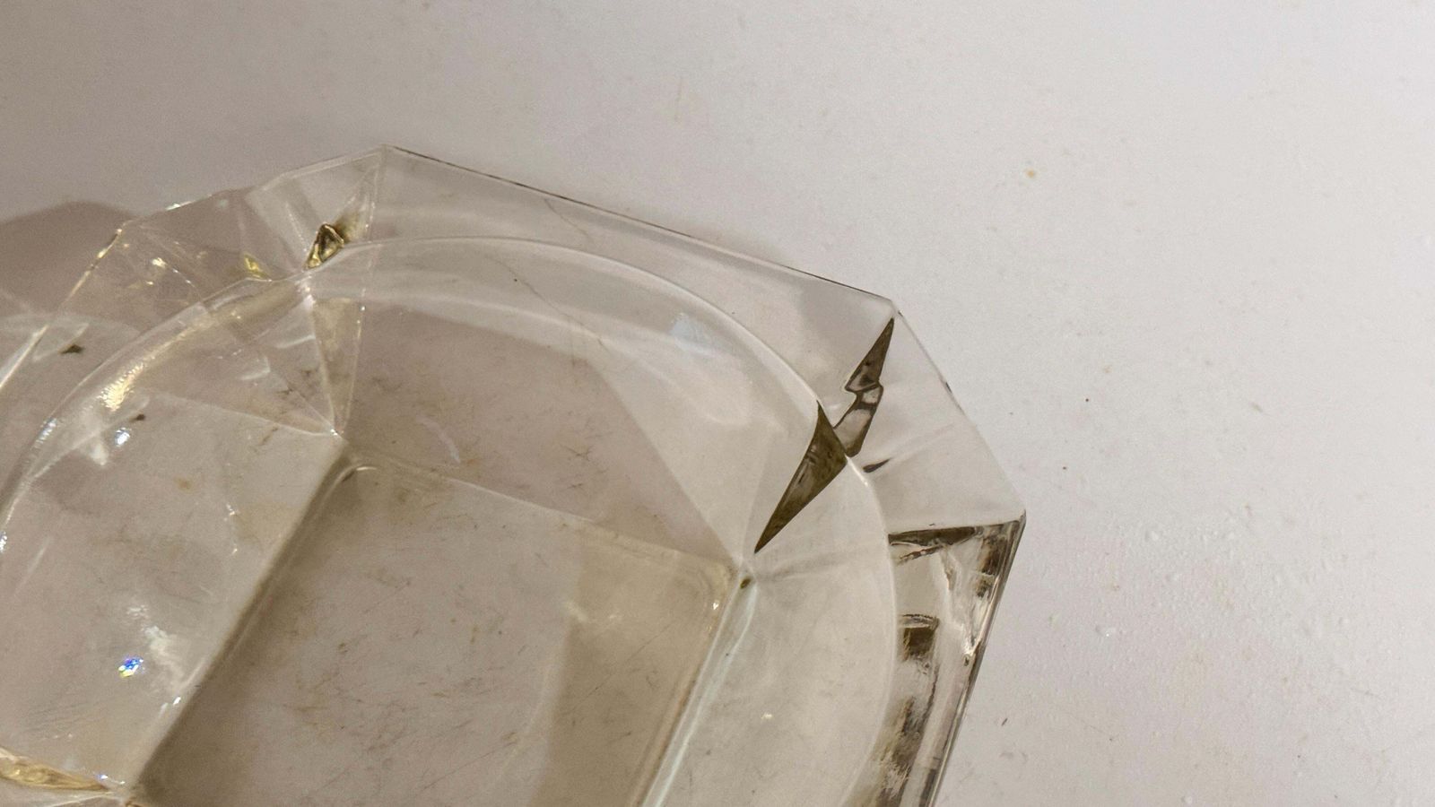Large 1970s French Faceted Glass Ashtray – Transparent With Yellow Reflections photo Home Decor