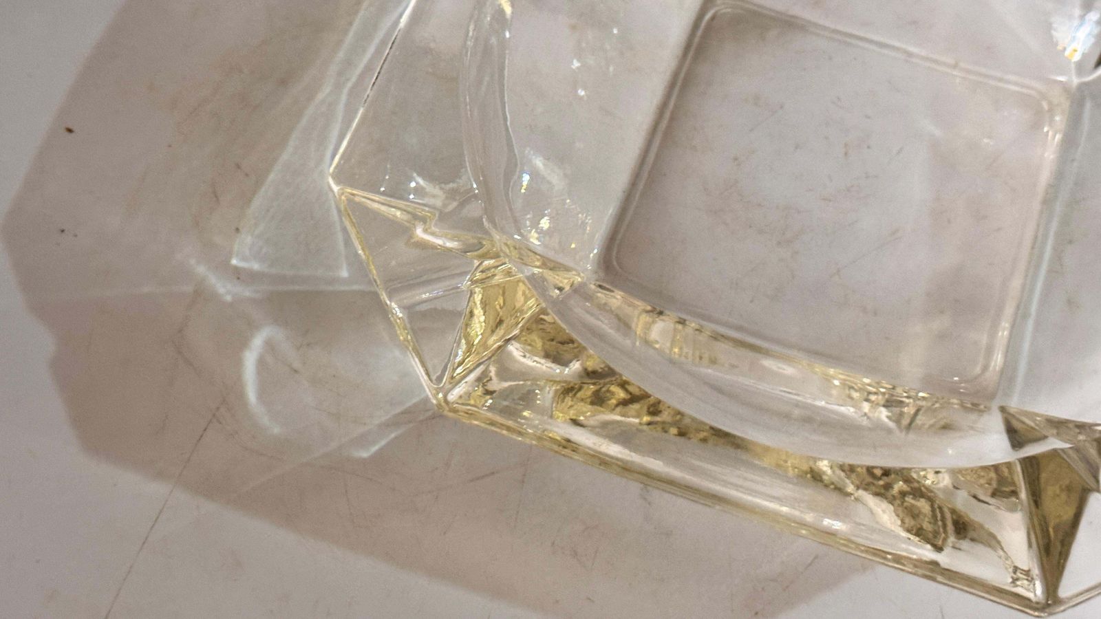 Large 1970s French Faceted Glass Ashtray – Transparent With Yellow Reflections photo vinterior