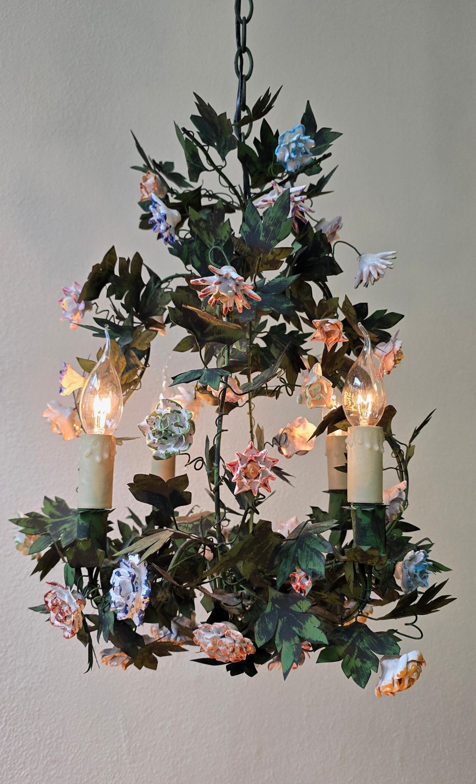 Italian Tole And Porcelain Flower Chandelier, Capodimonte Style photo vinterior