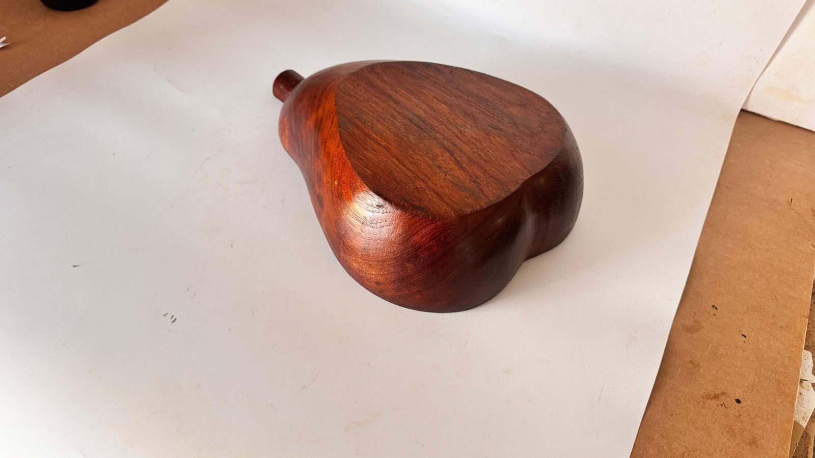 photo vinterior 1970s French Wooden Pear Shaped Fruit Basket – Dark Patina Decorative Bowl